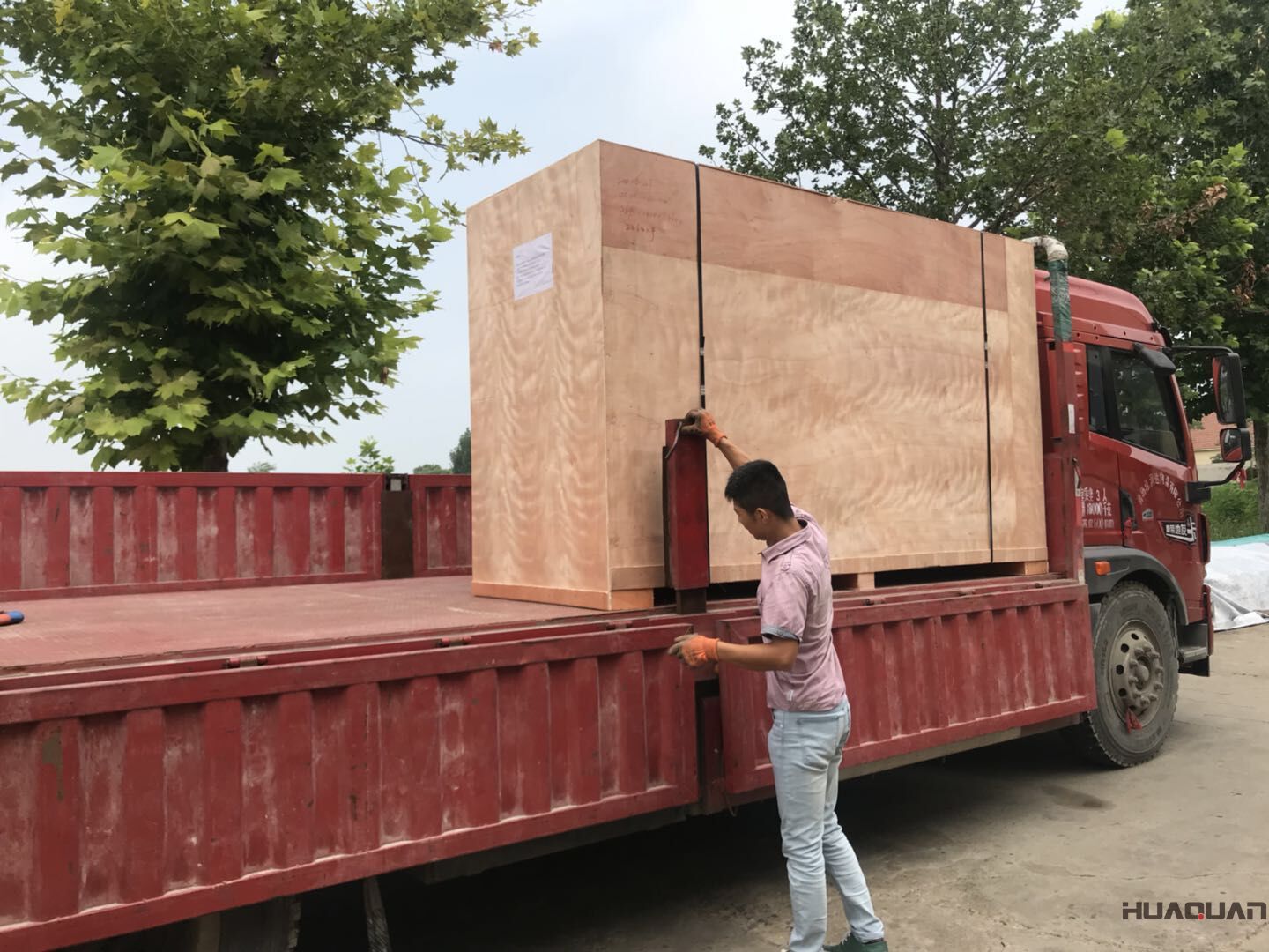 一臺WP10D200E200標配柴油機代裝底座油箱后于7月16號發(fā)貨