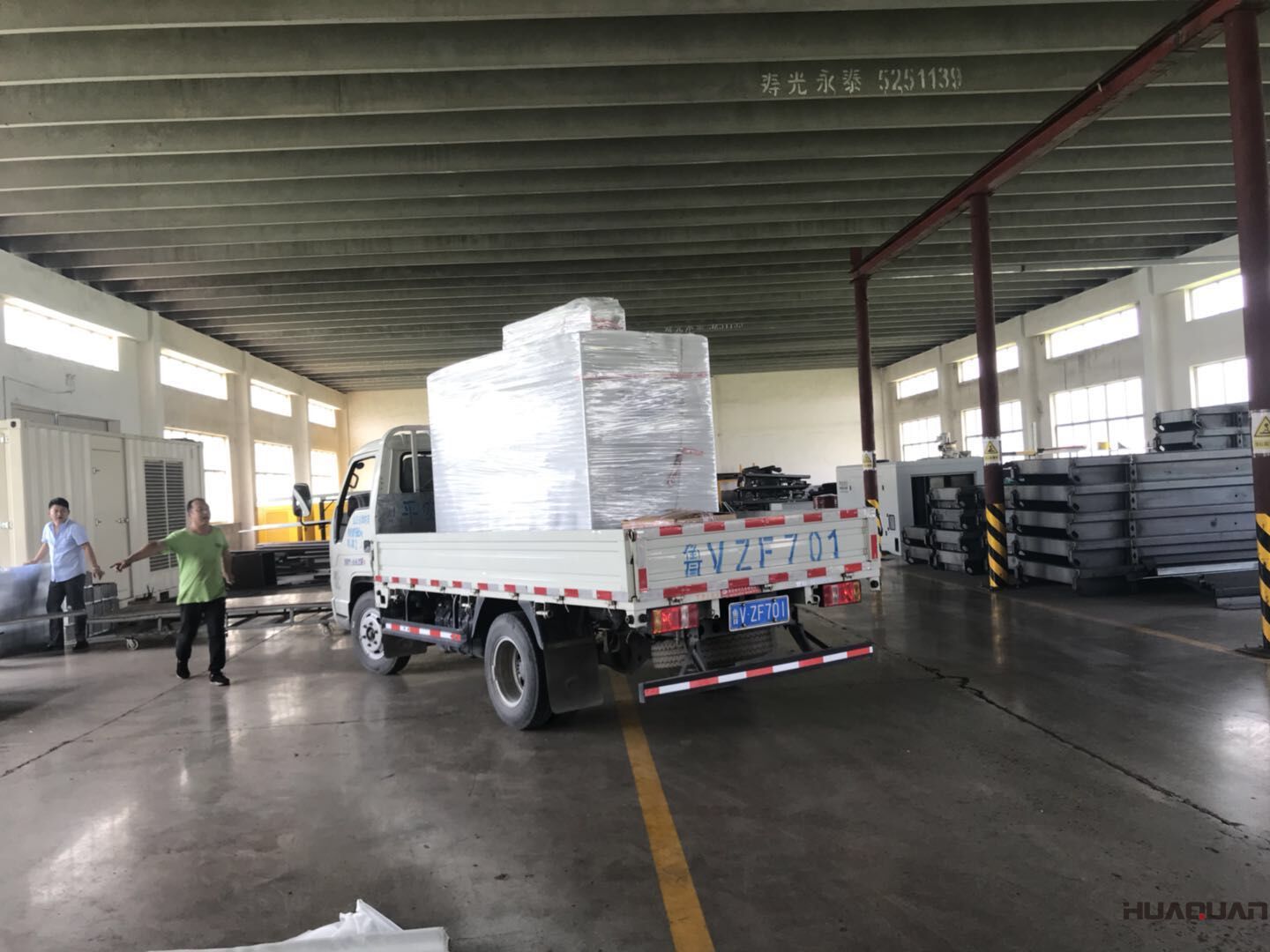 一臺HQ100GF靜音箱型柴油發(fā)電機組于7月21號發(fā)往山東