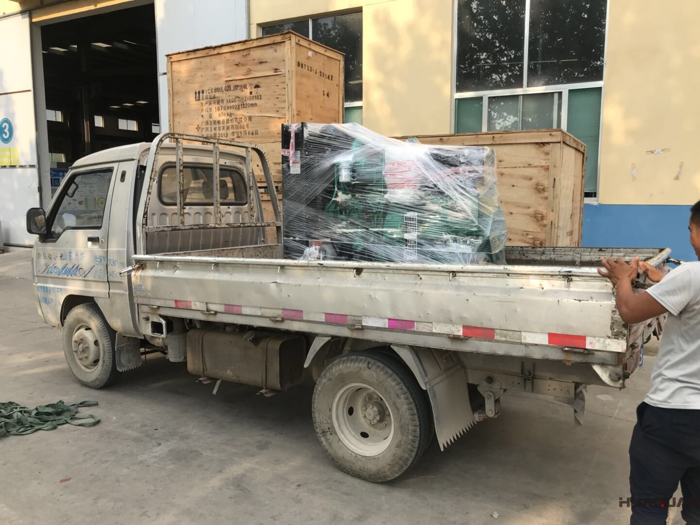 7月28號一臺30kw標(biāo)配型柴油發(fā)電機組發(fā)往安徽