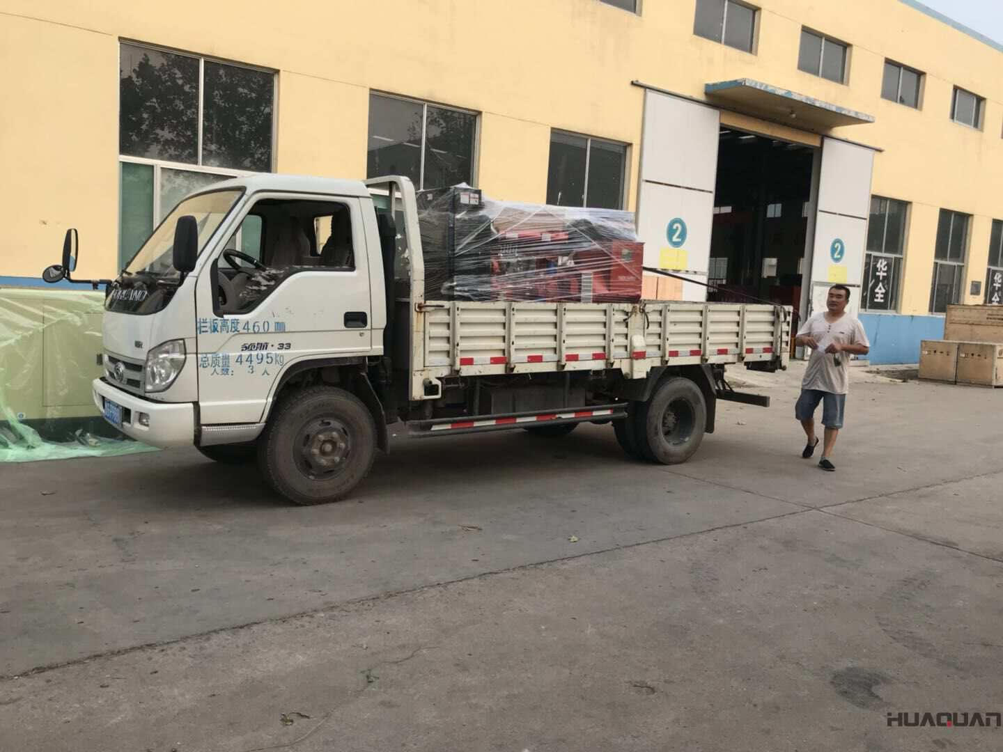 9月3日一臺200kw標(biāo)配型柴油發(fā)電機組發(fā)往山東