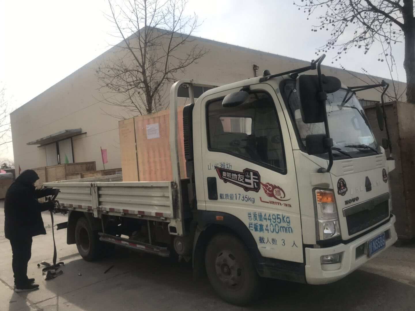 山東省楊先生從華全動(dòng)力代裝的一臺(tái)30kw靜音式防雨棚柴油發(fā)電機(jī)組于1月7日順利發(fā)往目的地